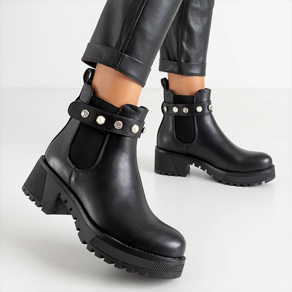 Schwarze Stiefel mit Kalkar-Verzierungen - Schuhe