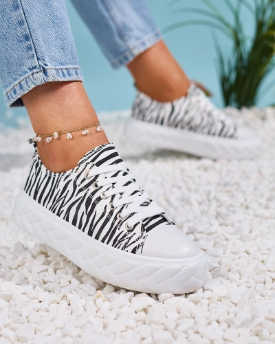Royalfashion Schwarz-weiße Damen-Plateau-Sneakers Atredika