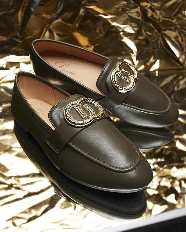 Dunkelgrüne Damenmokassins mit Goldverzierung Uletta - Footwear