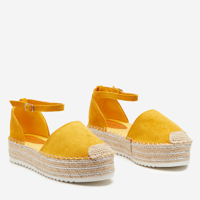 Gelbe Damensandalen a'la espadrilles auf der Indira-Plattform - Schuhe