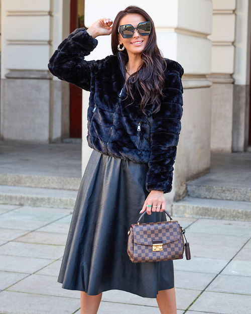 Royalfashion Двостороння жіноча куртка з хутром чорного кольору