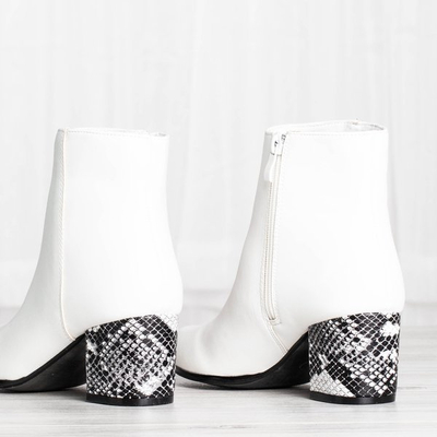 Weiße Stiefeletten mit Prägung aus Schlangenleder von a'la Tomsk - Schuhe 1