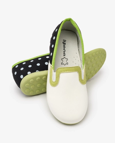 Weiße Halbschuhe für Mädchen aus Ökoleder mit Erbsenprint Rellme- Footwear