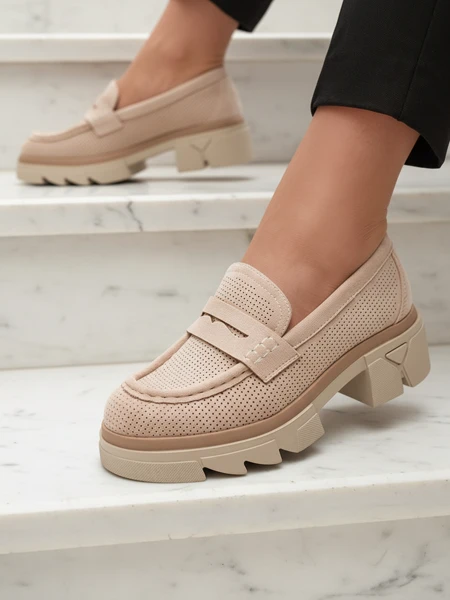 Beige durchbrochene Damenmokassins mit fester Sohle Ejina - Footwear