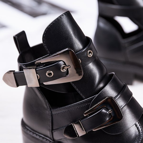 Чорні черевики на низьких підборах Loca - Взуття