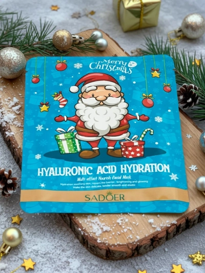 Weihnachtliche Tuchmaske mit Hyaluronsäure