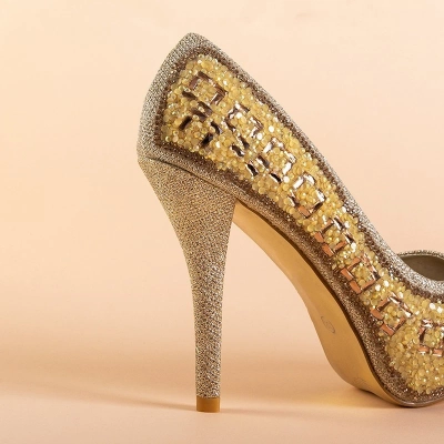 OUTLET Gold Damenpumps mit Verdad-Ornamenten - Schuhe