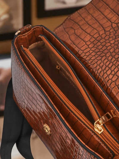 Royalfashion Lackierte kleine Damenhandtasche aus Kunstleder Velia Crest