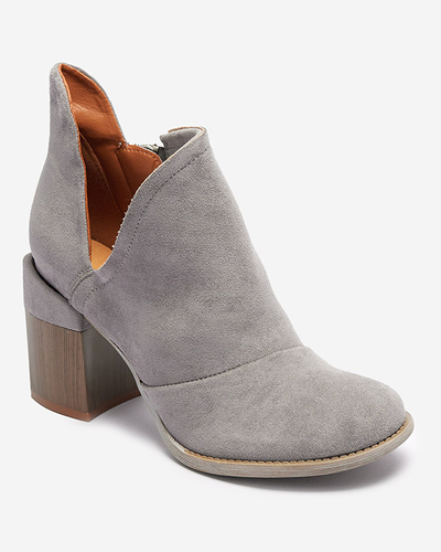 Hellgraue Damenstiefeletten mit Cintura-Ausschnitten - Schuhe