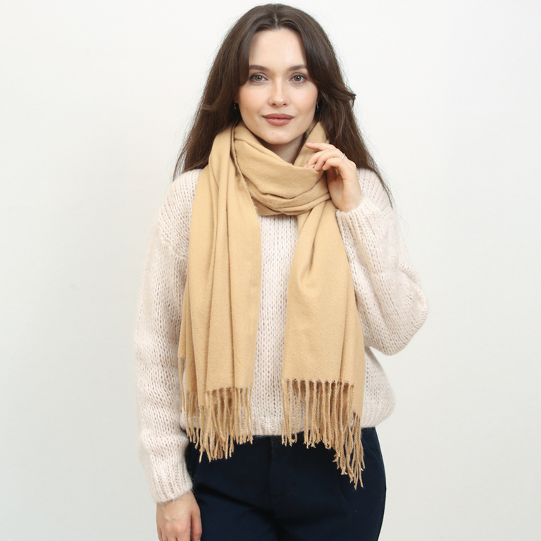 Großer warmer Schal mit Quasten in Kamelfarbe - Accessoires