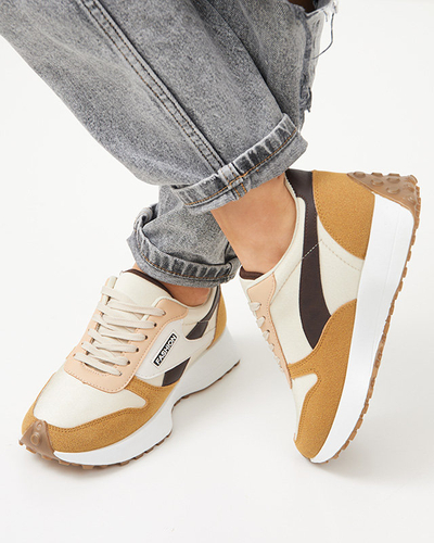 Tragen Sie braune Sportschuhe für Damen - Schuhe