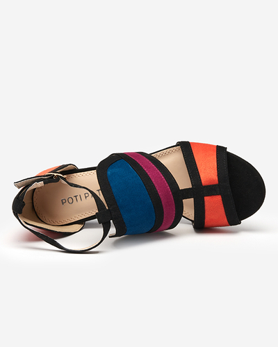 OUTLET Bunte Damensandalen auf dem Post von Buskiri-Footwear