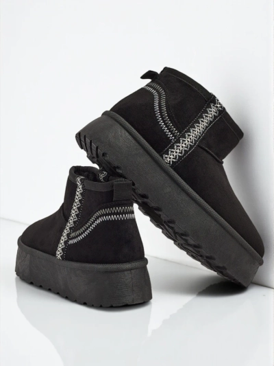 Kurze Damenstiefel a'la Schneestiefel Pravel