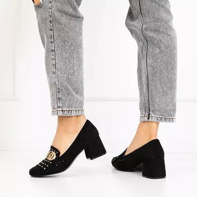 OUTLET Schwarze Pumps am Pfosten mit dekorativem Nell-Schuh-Obermaterial