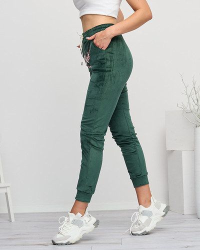 Dunkelgrüne Damen-Jogginghose aus Velours mit der Aufschrift - Kleidung