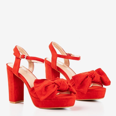 Rote Sandalen auf einem höheren Pfosten mit Cornis-Schleife - Schuhe 1