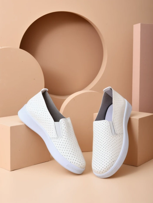 Royalfashion Жіночі перфоровані спортивні черевики Musio