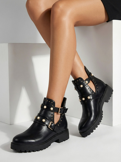 Royalfashion Schwarze Damenstiefel mit flachem Absatz und Verzierungen Pearl Elegance