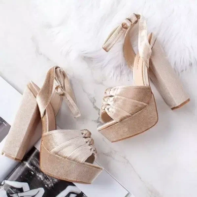 OUTLET Beige Sandalen auf einem Pfosten Scarrea - Footwear