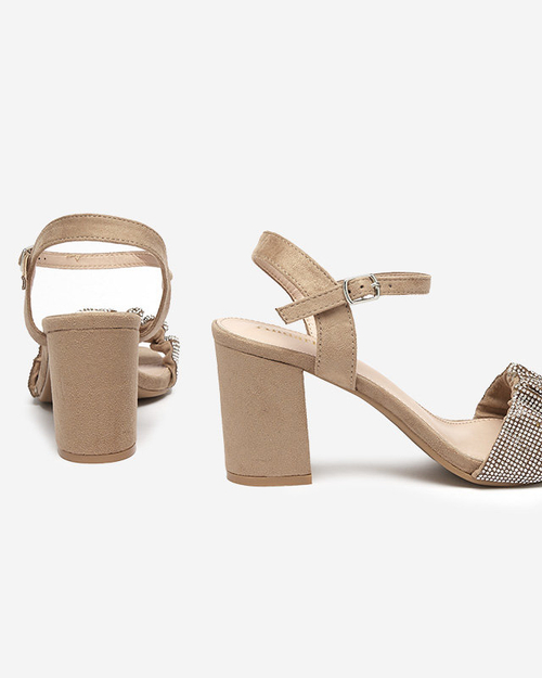 Світло-коричневі жіночі босоніжки на стовпі з трієстськими фіанітами - Взуття