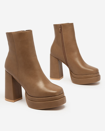 Royalfashion Hellbraune Damenstiefel Atotona
