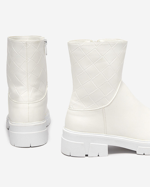 Білі жіночі чоботи зі стьобаною халявою Redis