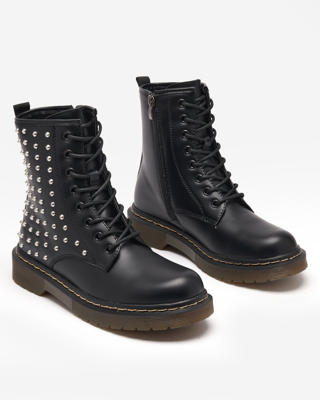 Schwarze, matte Damenstiefel mit Derisa-Nieten - Schuhe
