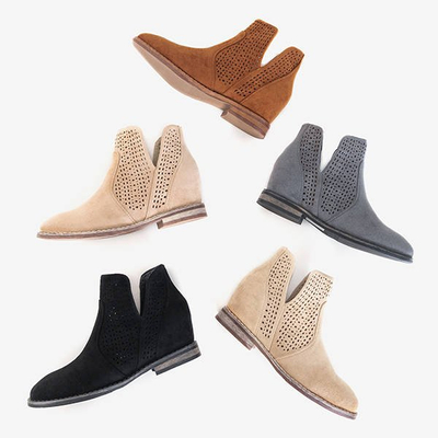 Braune Stiefel auf einem Indoor-Keil a'la Cowboystiefel Besiks- Footwear