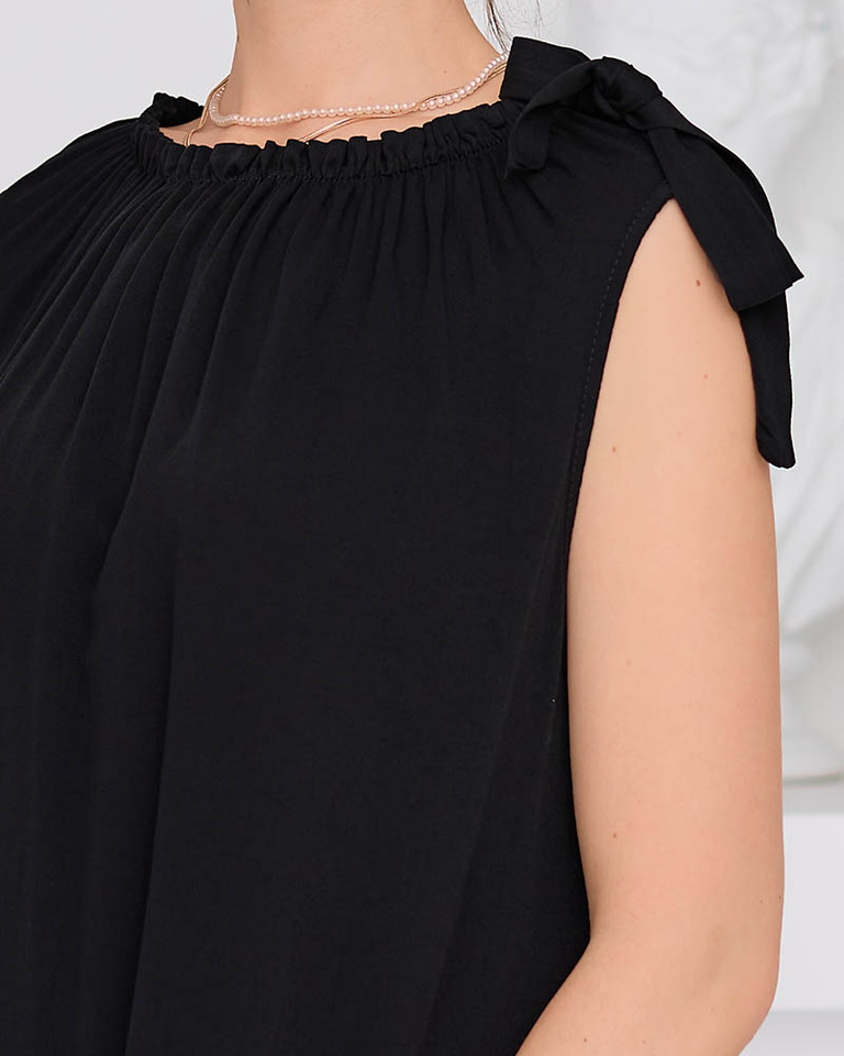 Schlichtes schwarzes ärmelloses Kleid - Kleidung