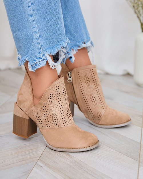 Royalfashion Ажурні ботфорти світло-коричневого кольору Revivela