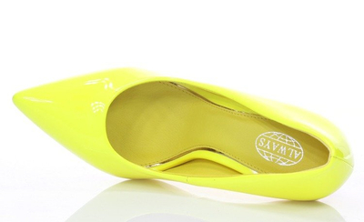 Lakierowane czółenka w kolorze żółtym - Obuwie