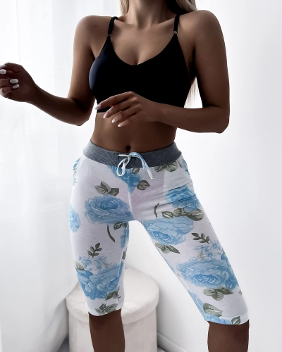Weiße 3/4-Shorts für Damen mit blauen Blumen - Kleidung