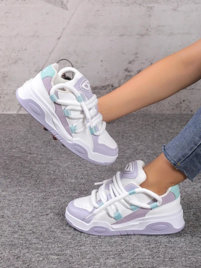 Royalfashion Damen Sport-Sneaker mit dekorativen Schnürsenkeln Clesiv