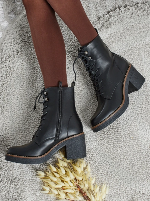 Жіночі ботильйони зі екошкіри на підборах-стовпчику Zeltra