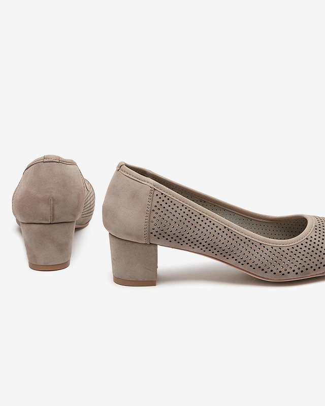 Graue und braune durchbrochene Pumps am Pfosten. Pollam - Footwear