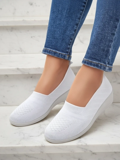 Weiße Thermis-Blume - Stilvolle Damen-Keilabsatzschuhe