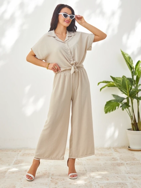 Royalfashion Damen-Set mit einem gebundenen Kurzarmhemd und ausgestellten Hosen mit Strasssteinen