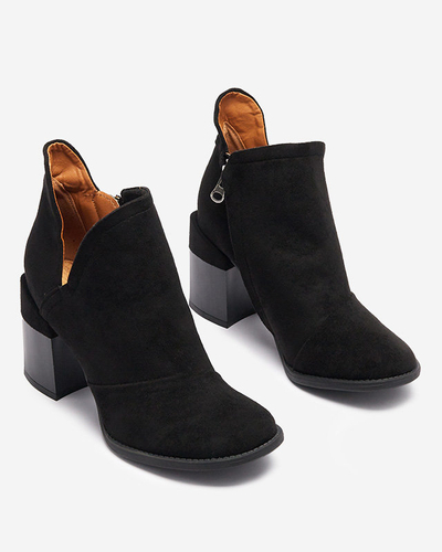 Damenstiefel am Pfosten mit Ausschnitten in Schwarz. Encura- Footwear