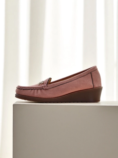 Royalfashion Damenmokassins auf einem niedrigen Keil Lomman