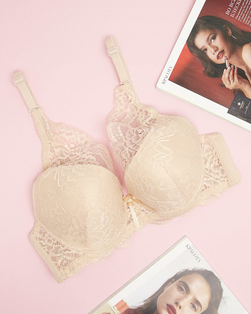 Бежевий жіночий бюстгальтер пуш-ап з мереживом