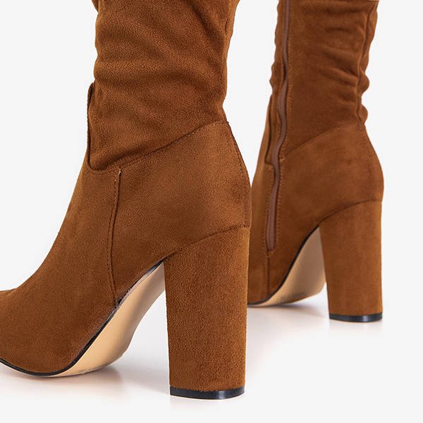 Braune Damenstiefel auf dem Lunabell Post - Footwear