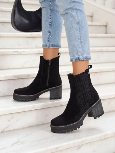 Royalfashion Eco-Suede Damenstiefel auf einem Beitrag von Segiag