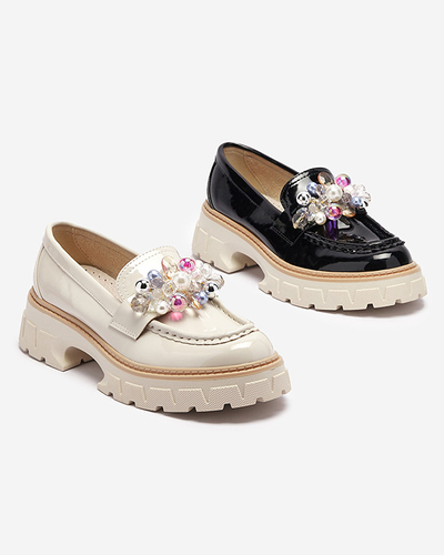 Schwarz lackierte Damenmokassins mit Ornament Leliab- Footwear