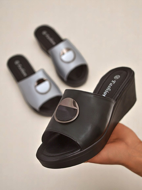 Royalfashion Жіночі босоніжки на танкетці Elira