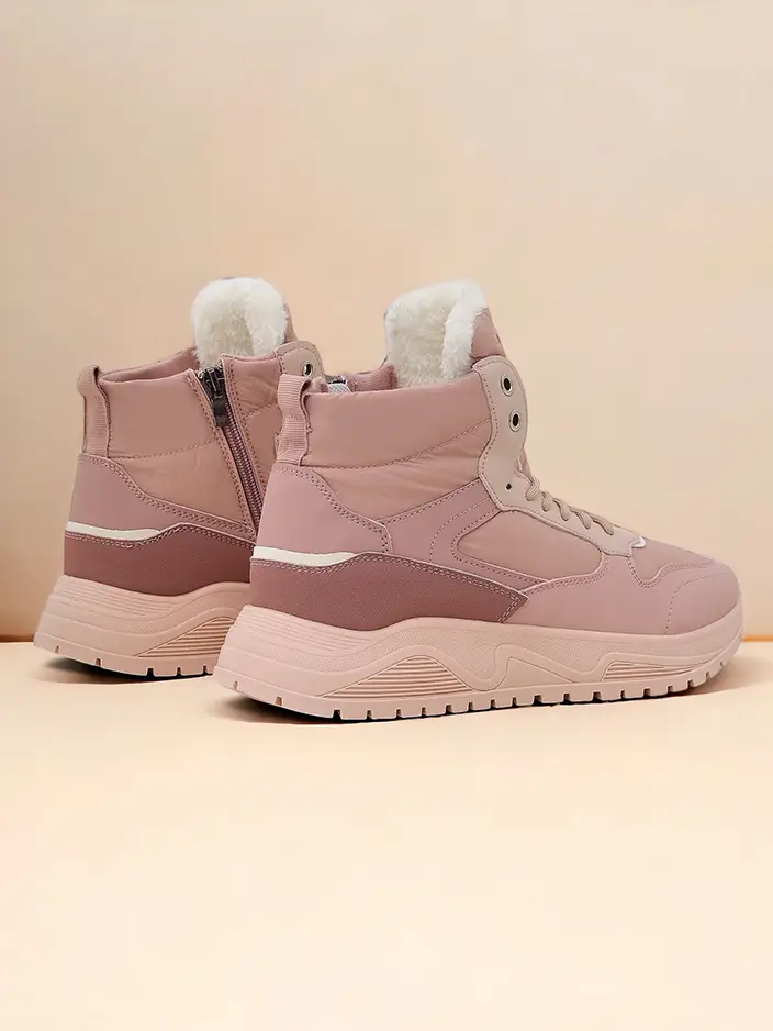 Royalfashion Isolierte Damensneaker mit Fell Retodaf