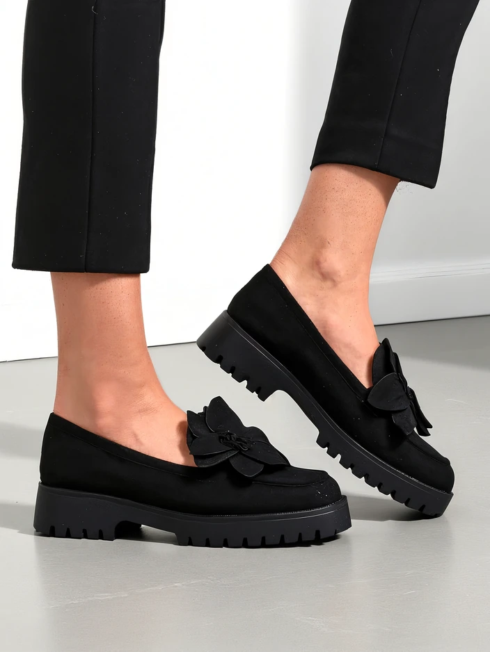 Royalfashion Eco-Suede Damenmokassins mit einer Floverse-Blume