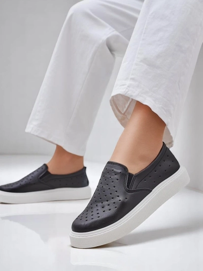 Royalfashion Perforierte Damenschlupfschuhe Emayla