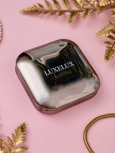 Luxelux langanhaltendes Puder in einer kompakten Dose 03