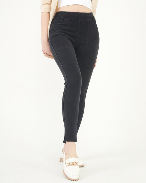 Класичні чорні жіночі трегінси