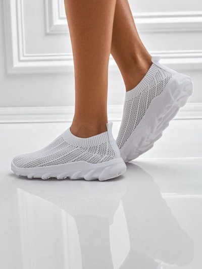 Damen weiße Turnschuhe Astrea aus luftigem Stoff mit flacher Sohle